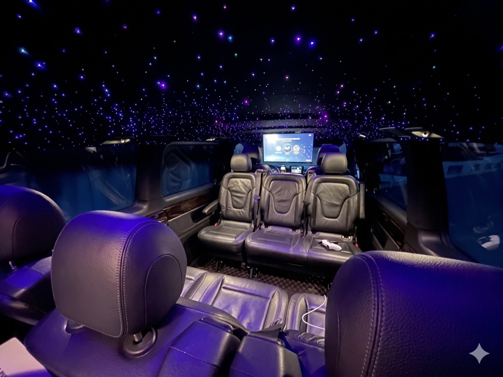 Intérieur Class V : ciel étoilé, sièges cuir et écran HD